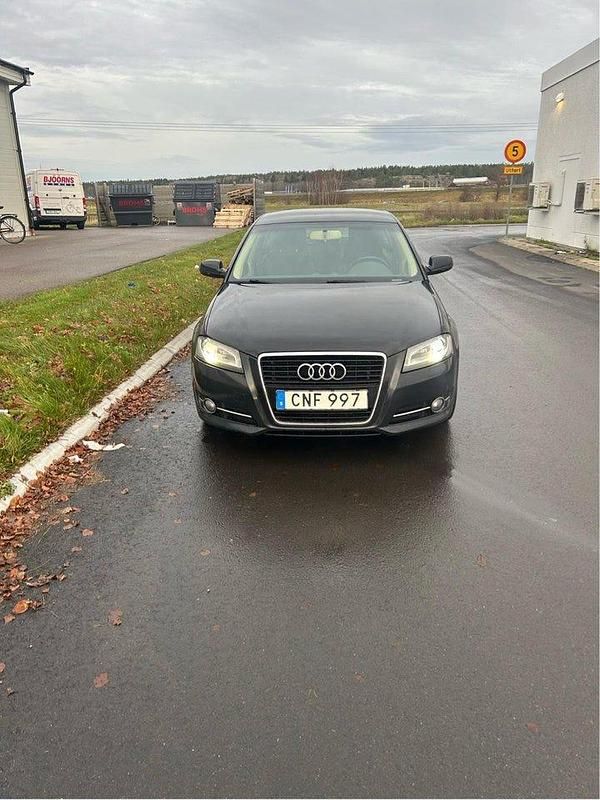 Begagnad 2011 Audi A3 Sportback Comfort Halvkombi | 68 000 kr (Bra pris) - Bild 1/4