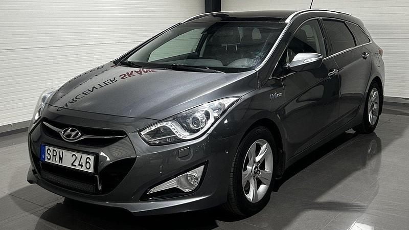 Silver Begagnad 2011 Hyundai i40 Kombi | 64 900 kr (Marknadspris) - Bild 1/4