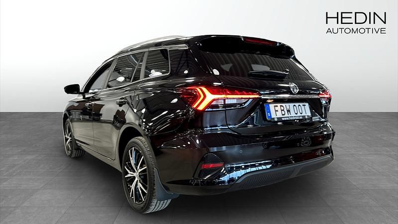 Begagnad MG MG5 EV Luxury 114 kW (156 HK) 2022 Svart Kombi
