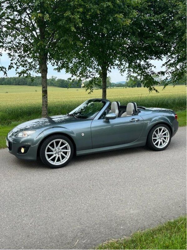 Grå Begagnad 2011 Mazda MX5 Cab | 139 000 kr (Bra pris) - Bild 1/4