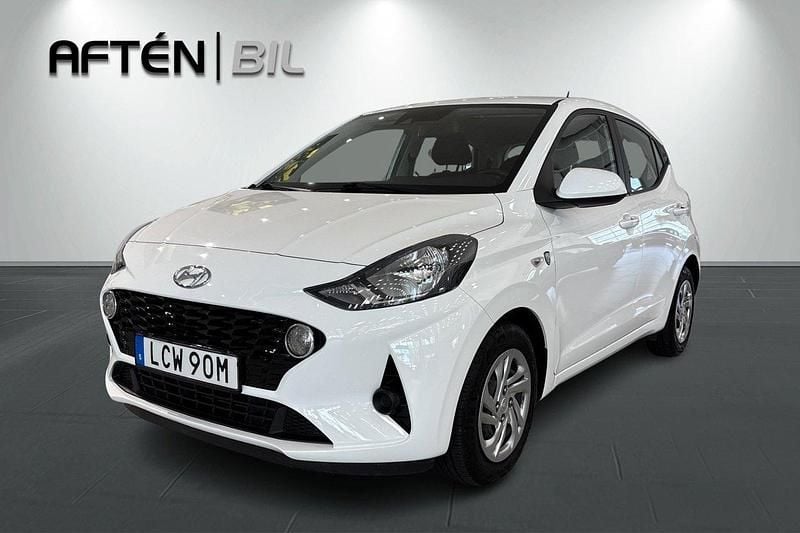Vit Begagnad 2020 Hyundai i10 Essential Halvkombi | 134 900 kr (Marknadspris) - Bild 1/4