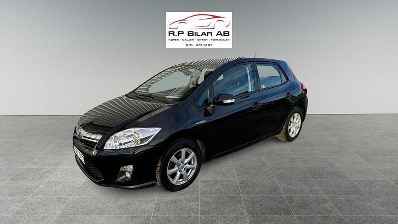 Svart Begagnad 2011 Toyota Auris Hybrid Comfort Halvkombi | 79 900 kr (Marknadspris) - Bild 1/4