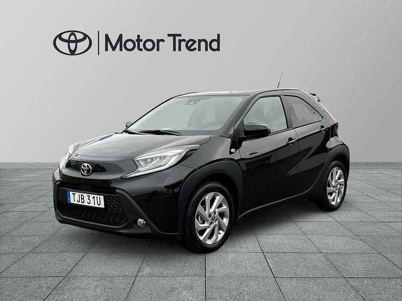 Svart Ny 2025 Toyota Aygo Comfort Halvkombi | 199 000 kr (Marknadspris) - Bild 1/4