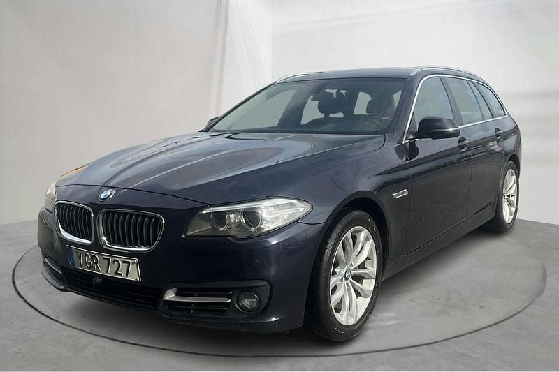 Blå Begagnad 2017 BMW 520 Kombi | 169 800 kr (Superpris) - Bild 1/4
