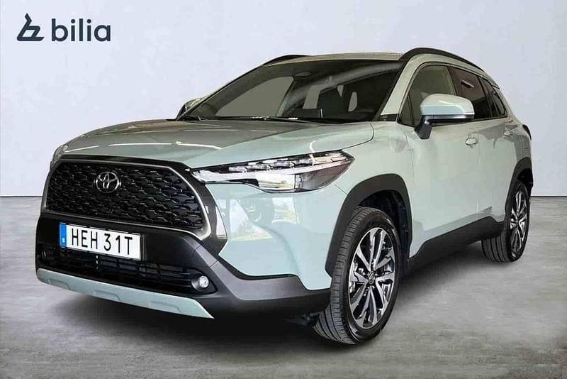 Grön Begagnad 2025 Toyota Corolla Cross SUV | 374 900 kr - Bild 1/1