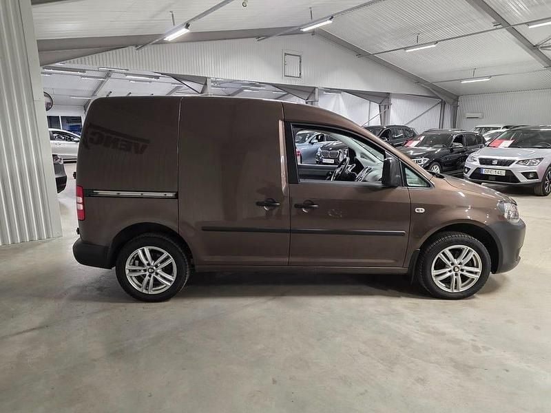 Begagnad VW Caddy 102 HK (75 kW) 2012 Brun metallic Minibuss
