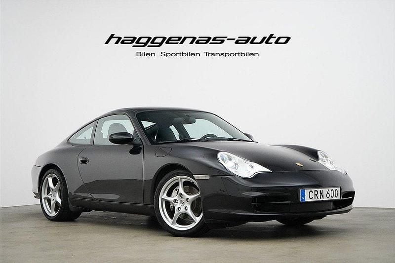 Svart Begagnad 2002 Porsche 911 Carrera 4 | 349 000 kr - Bild 1/4