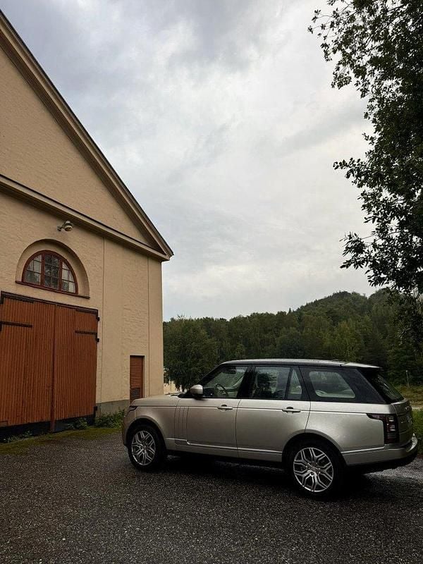 Begagnad 2015 Land Rover Range Rover Vogue SUV | 385 000 kr - Bild 1/4