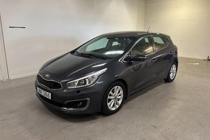 Grå Begagnad 2016 Kia Ceed Halvkombi | 89 900 kr (Marknadspris) - Bild 1/2