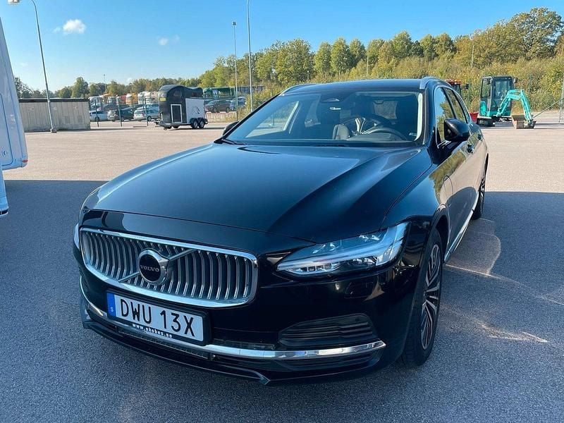 Svart (svart metallic) Begagnad 2024 Volvo V90 Core Kombi | 389 000 kr (Marknadspris) - Bild 1/2