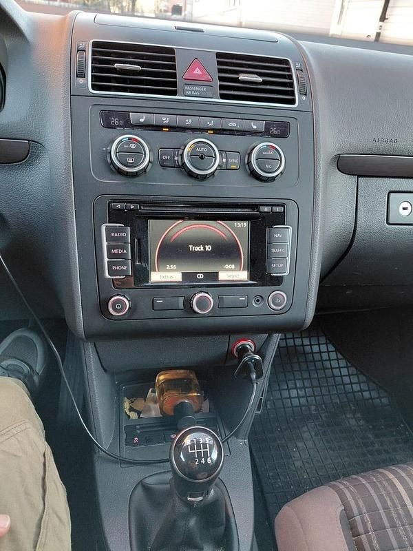 Begagnad VW Touran Cross 140 HK (102 kW) 2013 Minibuss