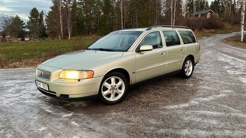 Champagne Begagnad 2006 Volvo V70 Kombi | 39 000 kr (Lite dyr) - Bild 1/4