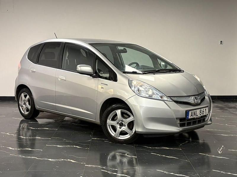 Begagnad Honda Jazz Hybrid 102 HK (75 kW) 2015 Silver Halvkombi