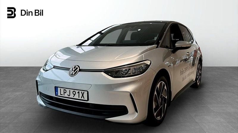 Silver Ny 2025 VW ID.3 Pure Halvkombi | 369 800 kr (Marknadspris) - Bild 1/4