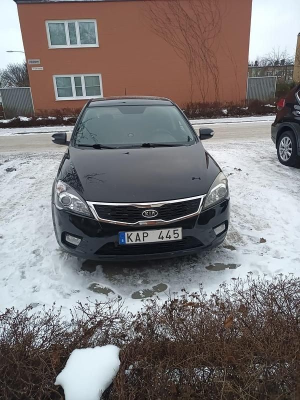Begagnad 2010 Kia Ceed Halvkombi | 37 500 kr (Bra pris) - Bild 1/4