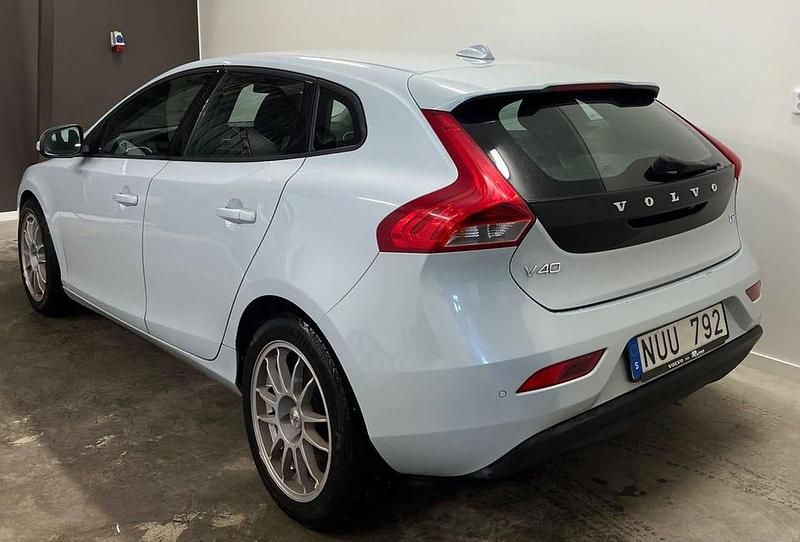Begagnad Volvo V40 116 HK (85 kW) 2013 Ljusblå (blå) Kombi