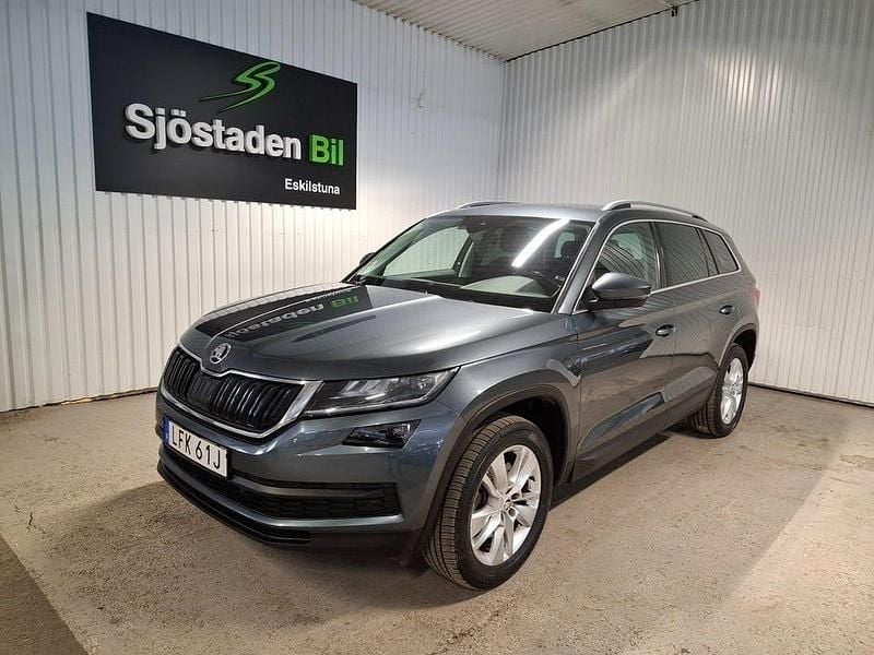 Grå Begagnad 2020 Skoda Kodiaq Business Line SUV | 314 900 kr (Marknadspris) - Bild 1/4