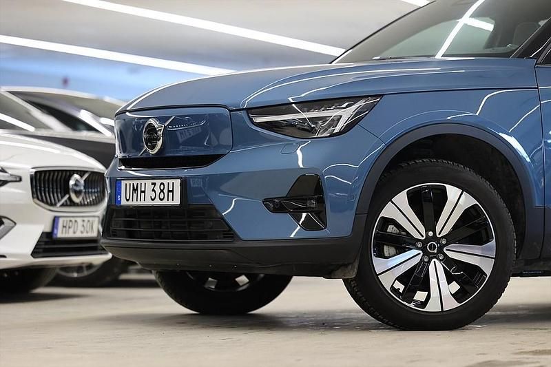 Begagnad Volvo XC40 175 kW (238 HK) 2023 Blå SUV