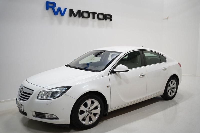 Vit Begagnad 2012 Opel Insignia Cosmo Halvkombi | 89 800 kr (Marknadspris) - Bild 1/4