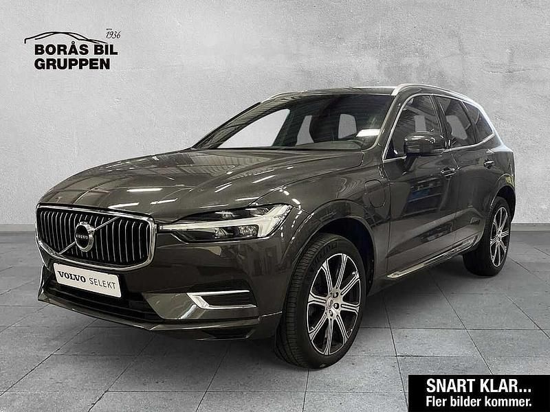Mörkgrå (grå) Begagnad 2021 Volvo XC60 Inscription SUV | 429 000 kr (Marknadspris) - Bild 1/4