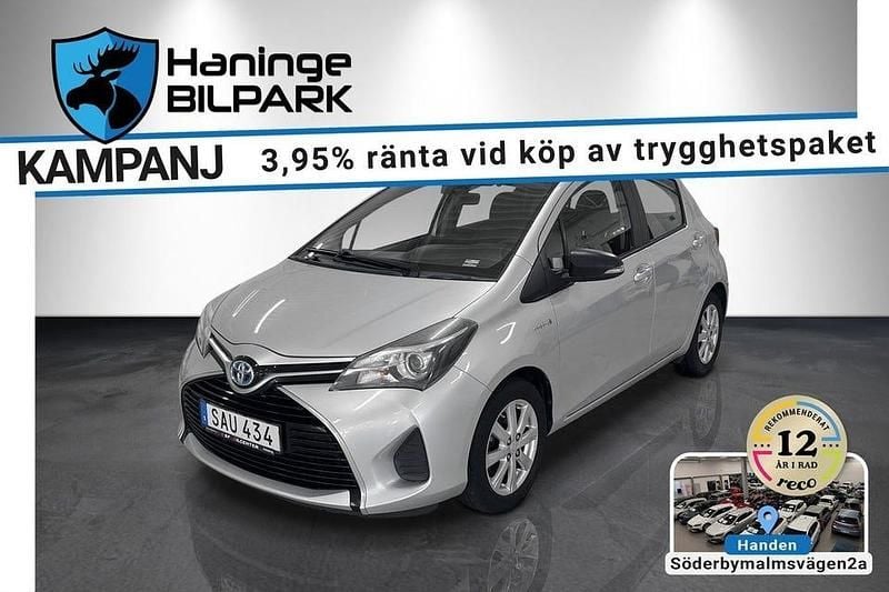 Begagnad Toyota Yaris Hybrid 101 HK (74 kW) 2015 Silver Halvkombi