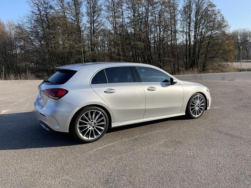Silver Begagnad 2019 Mercedes A200 AMG Halvkombi | 269 000 kr (Marknadspris) - Bild 1/4