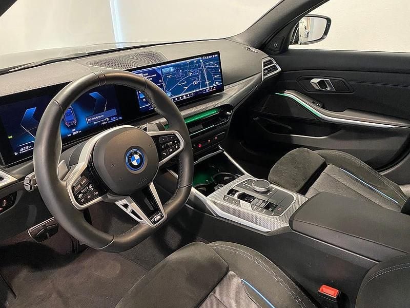 Begagnad BMW 330e M Sport 184 HK (135 kW) 2024 Svart Sedan