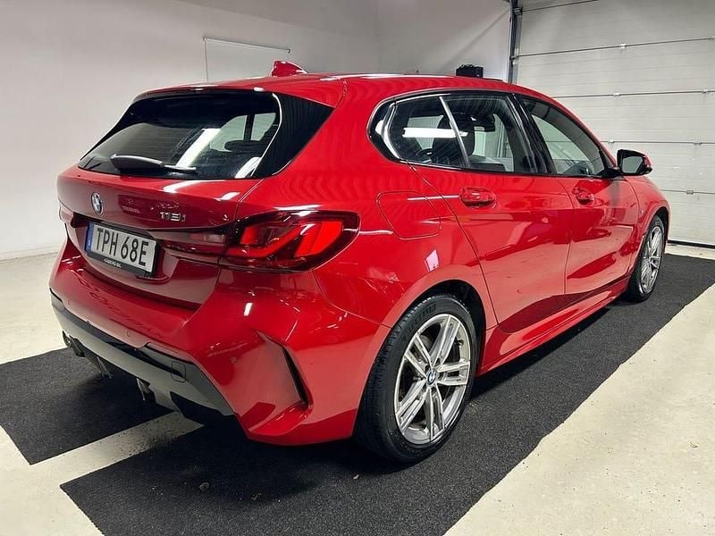 Begagnad BMW 118 M Sport 140 HK (102 kW) 2019 Röd Halvkombi