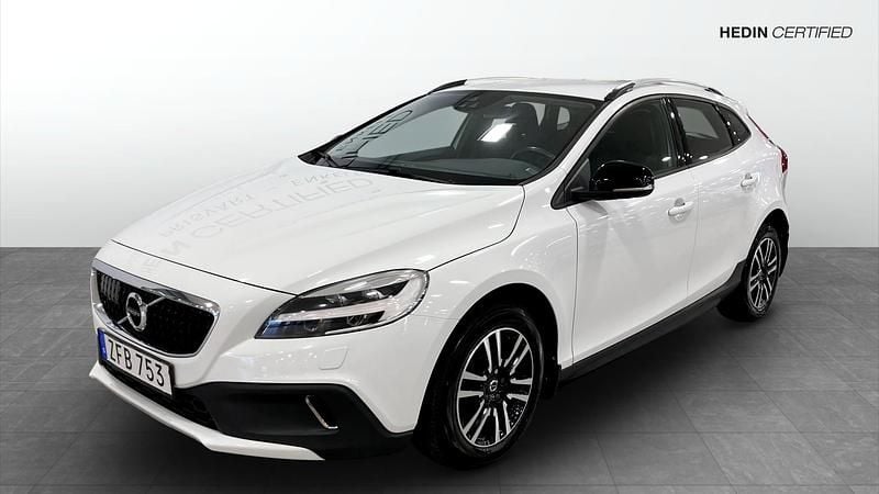 Vit Begagnad 2018 Volvo V40 CC Momentum Kombi | 194 900 kr (Marknadspris) - Bild 1/4