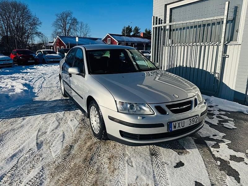 Begagnad Saab 9-3 Linear 150 HK (110 kW) 2005 Silver metallic Sedan