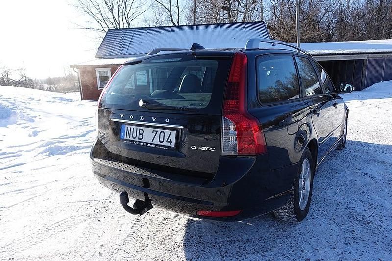 Begagnad Volvo V50 Momentum 116 HK (85 kW) 2011 Svart Kombi