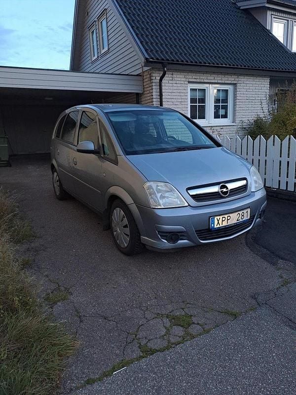 Grå Begagnad 2006 Opel Meriva Minibuss | 15 000 kr (Marknadspris) - Bild 1/4