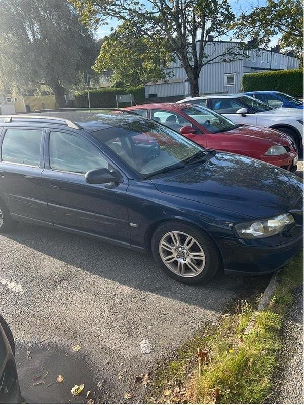 Blå Begagnad 2003 Volvo V70 Business Edition Kombi | 25 000 kr (Marknadspris) - Bild 1/4