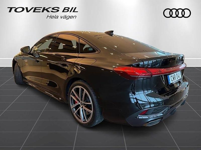 Ny Audi A5 S-Line 252 HK (185 kW) 2025 Mytsvart metallic Sedan