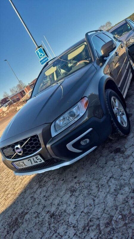 Brun Begagnad 2014 Volvo XC70 Summum SUV | 180 000 kr (Marknadspris) - Bild 1/4