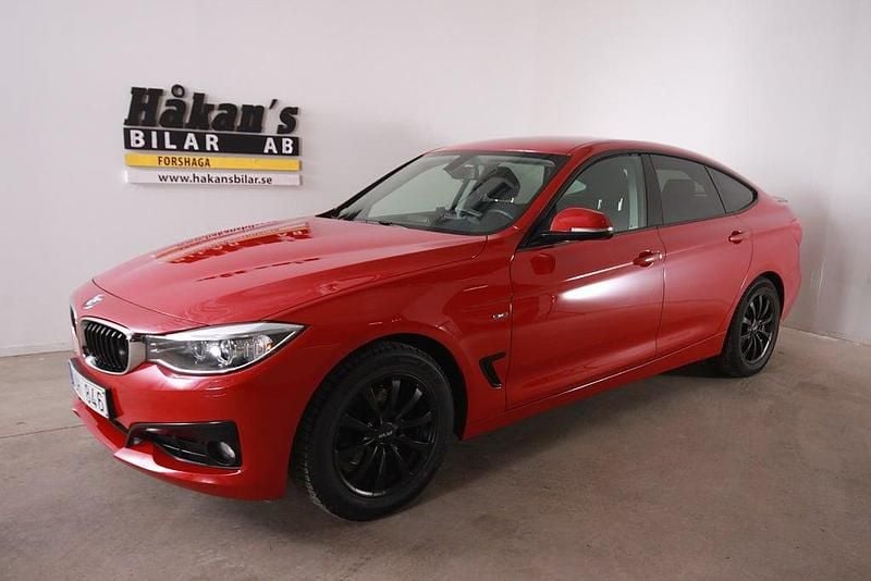 Röd Begagnad 2013 BMW 320 Gran Turismo Sport Line Halvkombi | 159 500 kr (Marknadspris) - Bild 1/4