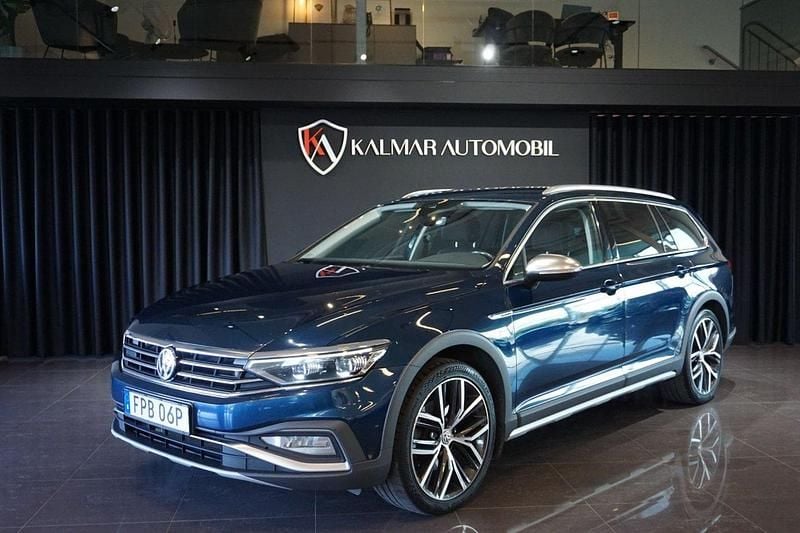 Blå Begagnad 2019 VW Passat Alltrack Kombi | 199 000 kr (Marknadspris) - Bild 1/4