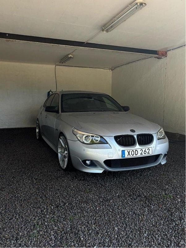 Grå Begagnad 2006 BMW 535 M Sport Sedan | 139 000 kr (Dyr) - Bild 1/4
