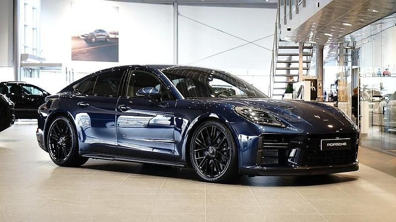 Okänd Begagnad 2024 Porsche Panamera Halvkombi | 2 995 000 kr - Bild 1/4