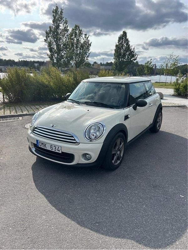 Vit Begagnad 2014 Mini ONE Halvkombi | 100 000 kr (Lite dyr) - Bild 1/4