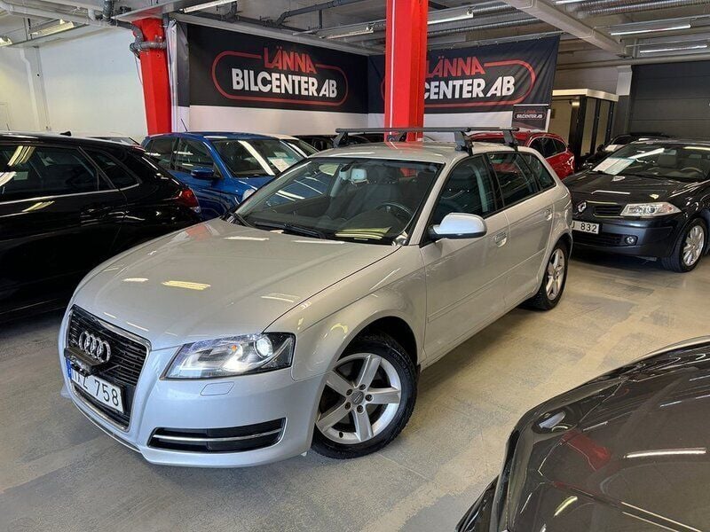 Silver metallic Begagnad 2012 Audi A3 Sportback Comfort Halvkombi | 84 800 kr (Marknadspris) - Bild 1/4