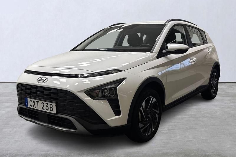 Vit Begagnad 2022 Hyundai Bayon SUV | 169 900 kr (Marknadspris) - Bild 1/4