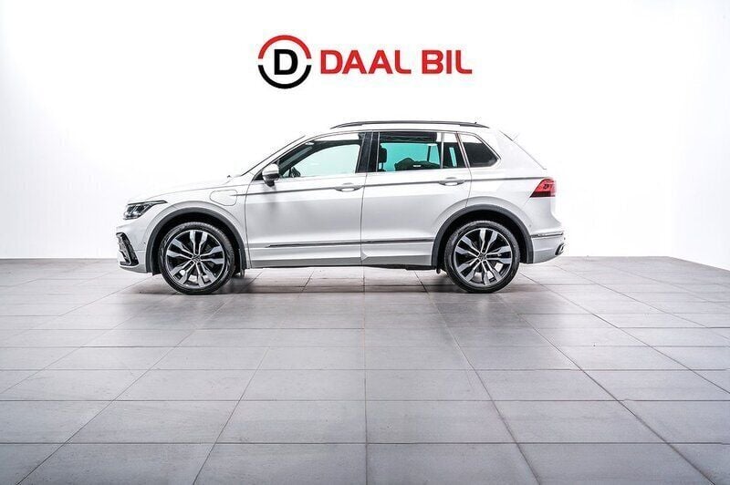 Vit Begagnad 2022 VW Tiguan R-line SUV | 309 700 kr (Bra pris) - Bild 1/4