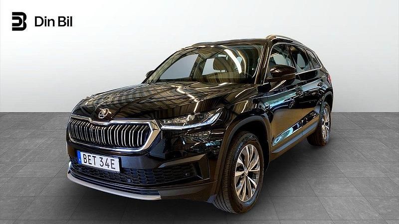 Svart (black magic pärleffekt me) Begagnad 2022 Skoda Kodiaq Adventure SUV | 389 900 kr (Marknadspris) - Bild 1/4
