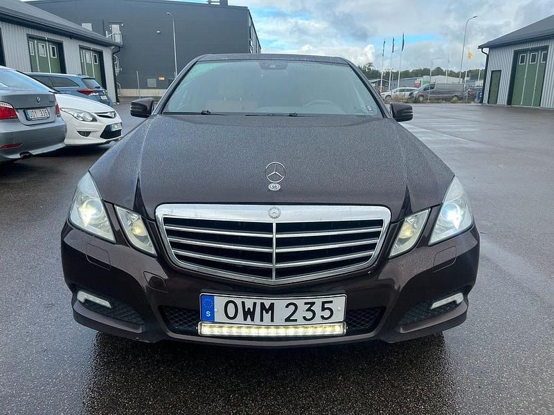 Brun Begagnad 2010 Mercedes E250 Avantgarde Sedan | 99 900 kr (Marknadspris) - Bild 1/4