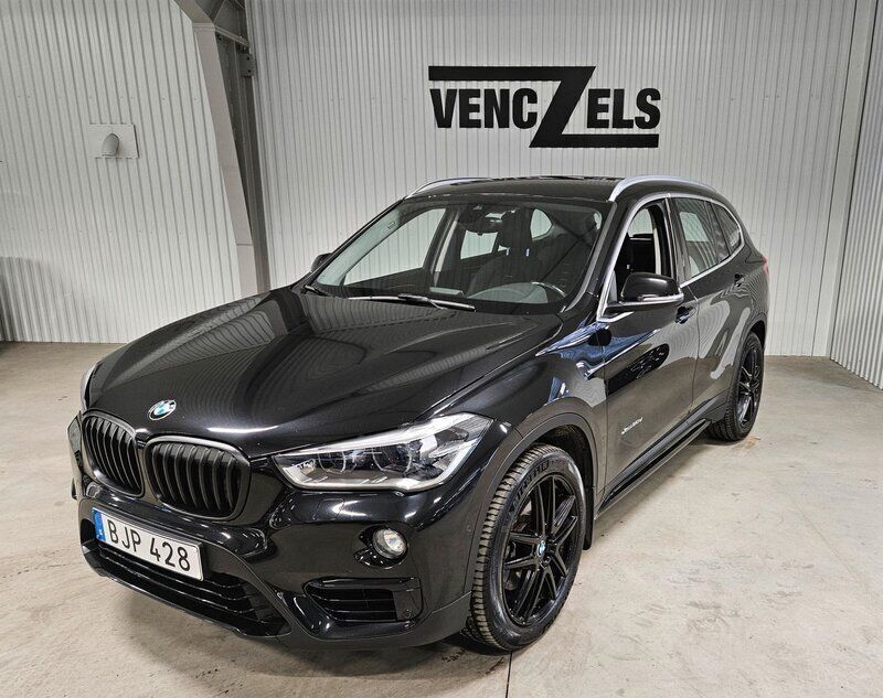 Svart Begagnad 2017 BMW X1 Sport Line SUV | 205 000 kr (Marknadspris) - Bild 1/4