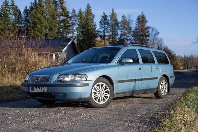 Begagnad 2004 Volvo V70 Kombi | 15 000 kr (Marknadspris) - Bild 1/4