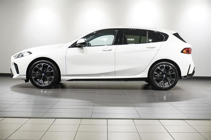 Begagnad BMW 120 M Sport 2026 Vit Halvkombi