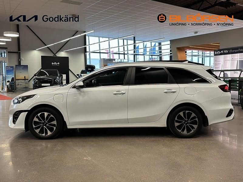 Begagnad Kia Ceed Sportswagon Advance 141 HK (103 kW) 2022 Vit Kombi