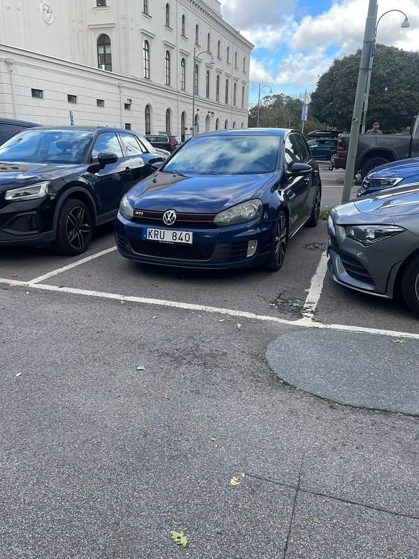 Begagnad 2010 VW Golf VI GTI Halvkombi | 64 000 kr (Marknadspris) - Bild 1/4